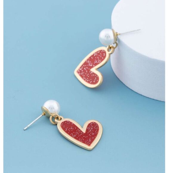 Heart and Pearl Earrings - Picture 4 of 5